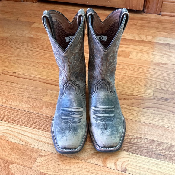 Men’s size 8D Ariat brown cowboy boots with decorative stitching - Picture 2 of 11